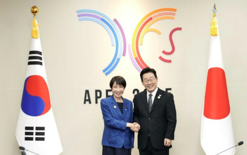 Японы Ерөнхий сайд, БНСУ-ын Ерөнхийлөгч нар уулзжээ